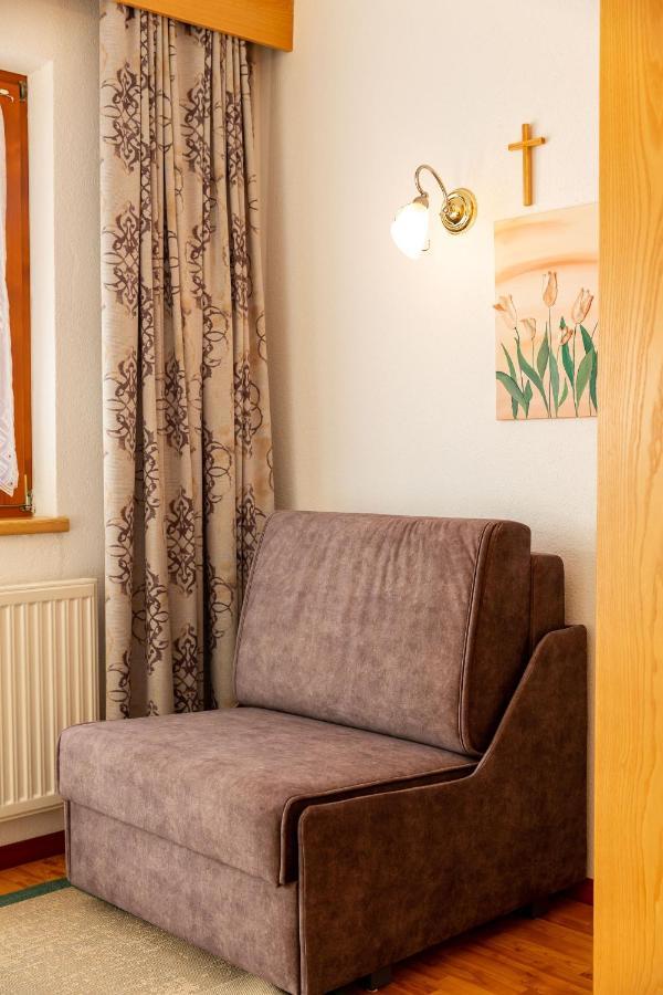 Pension Alpenrose แซร์เฟาส์ ภายนอก รูปภาพ