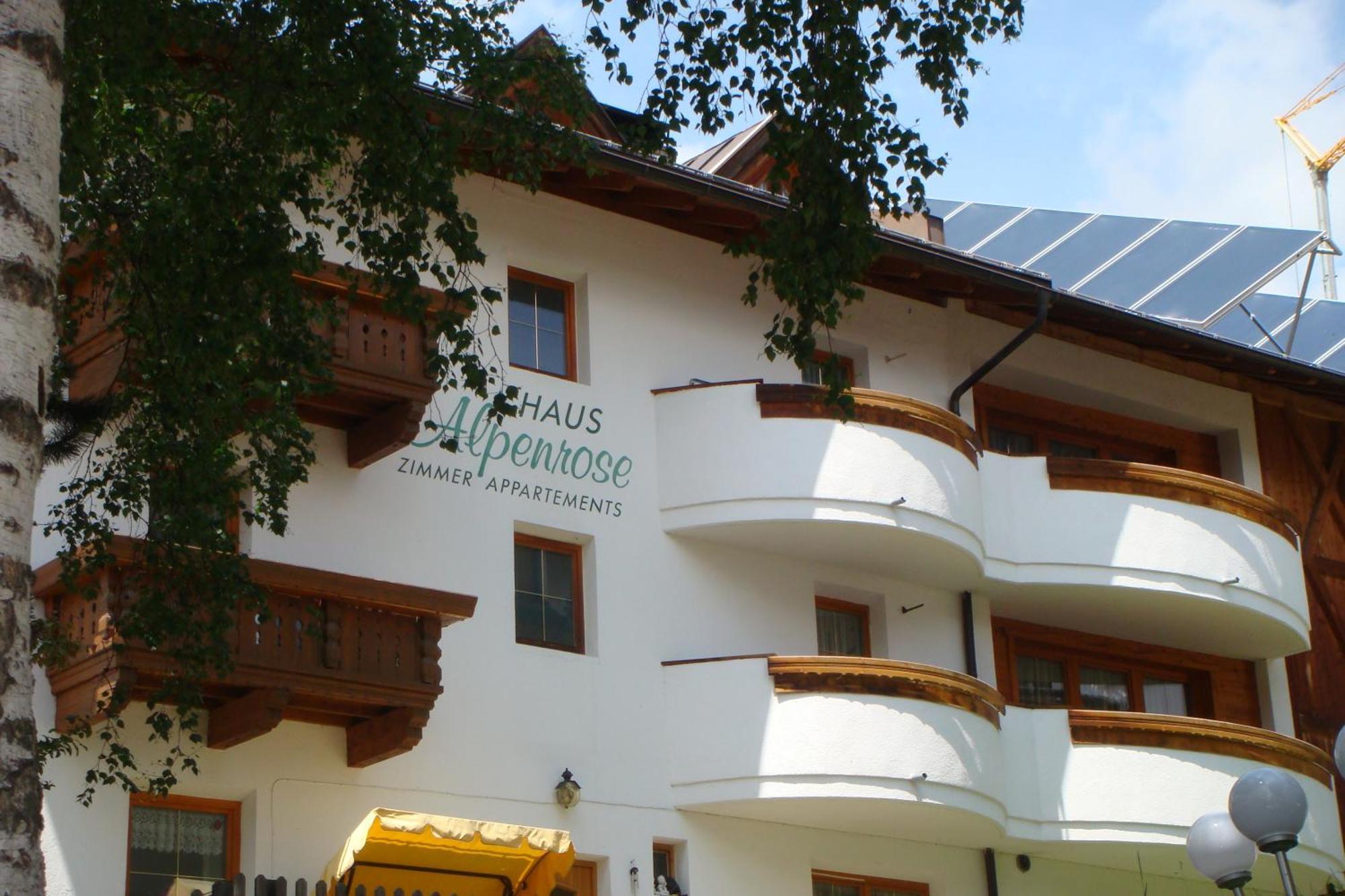 Pension Alpenrose แซร์เฟาส์ ภายนอก รูปภาพ
