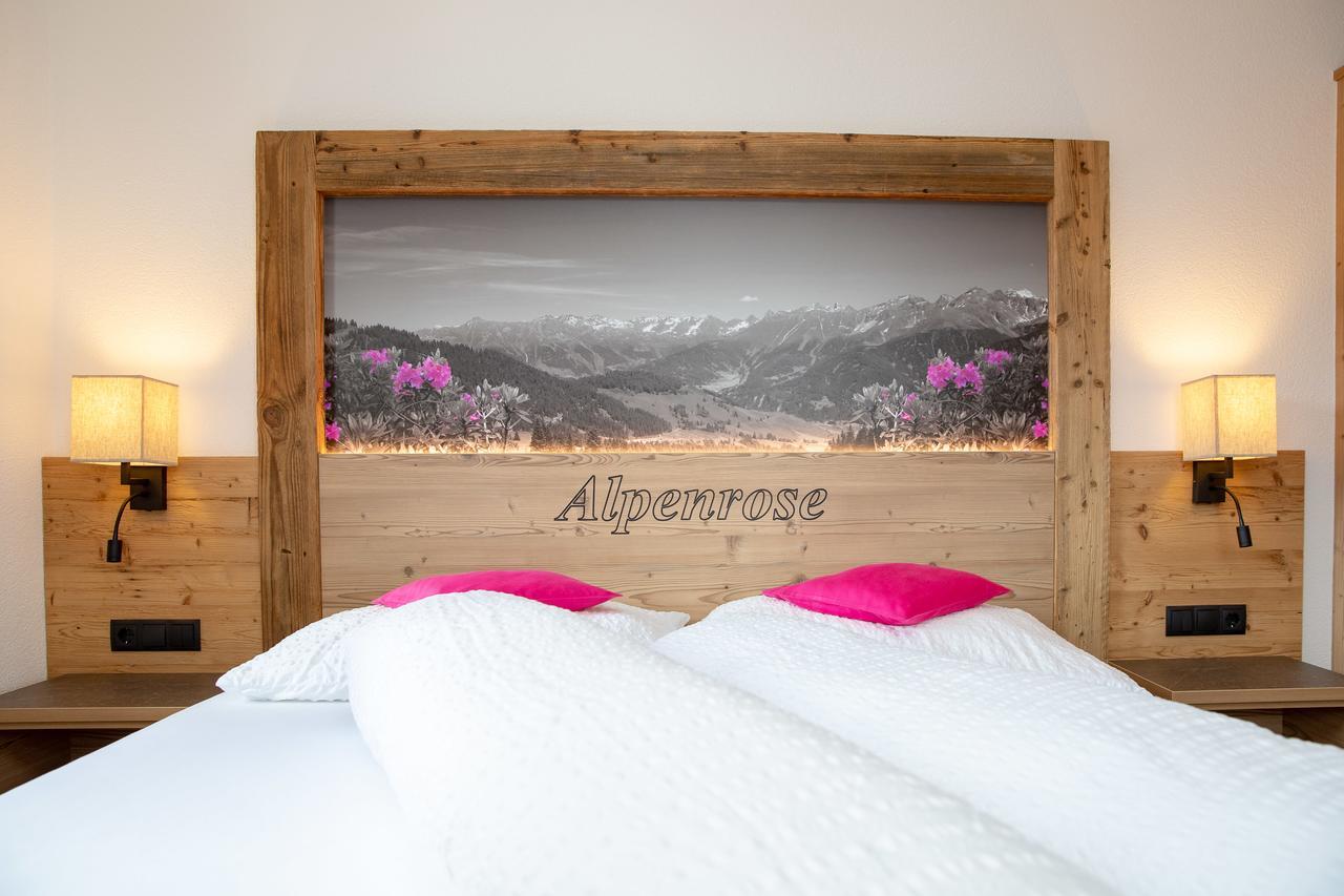 Pension Alpenrose แซร์เฟาส์ ภายนอก รูปภาพ