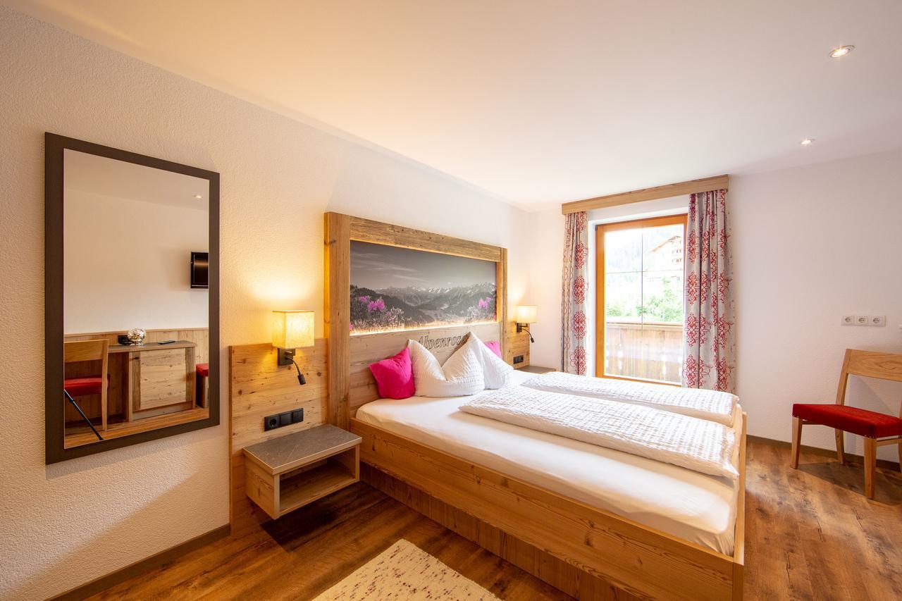 Pension Alpenrose แซร์เฟาส์ ภายนอก รูปภาพ
