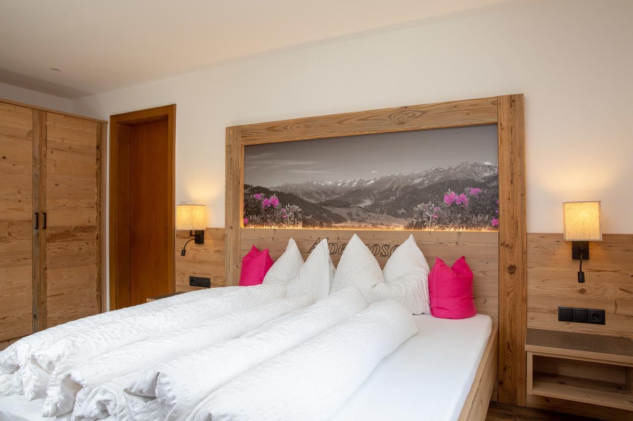 Pension Alpenrose แซร์เฟาส์ ภายนอก รูปภาพ