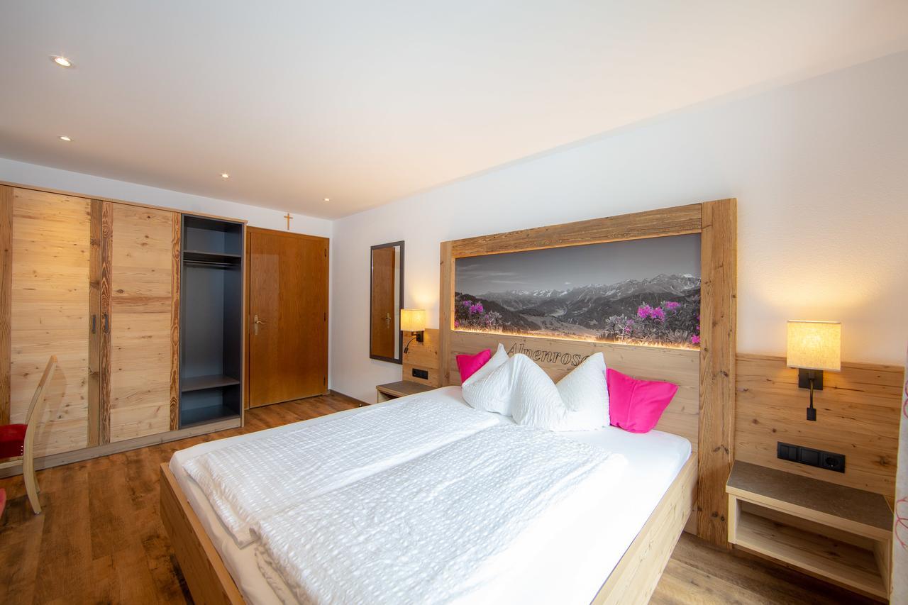 Pension Alpenrose แซร์เฟาส์ ภายนอก รูปภาพ